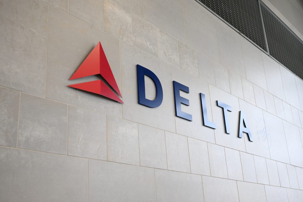 How To Change The Name On A Delta Airlines Flight Ticket [2023]